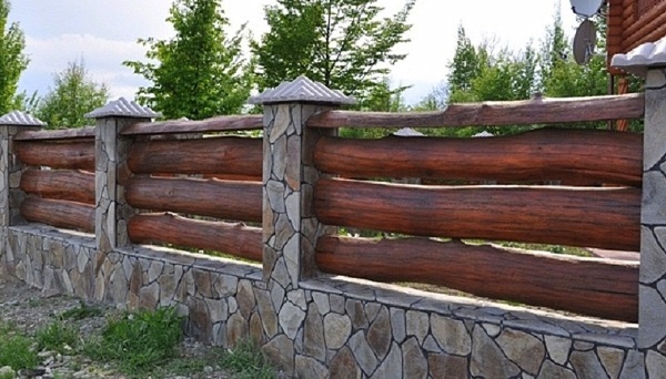 Забор из горбыля – нестандартное решение деревянного ограждения для дачи