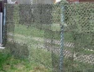 Как задекорировать забор из сетки рабицы? Украшаем забор из сетки рабица - 8 вариантов
