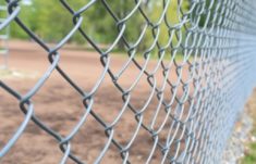 Chain-Link Zäune: Langlebigkeit und vielfältige Einsatzmöglichkeiten