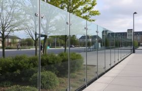 Clôtures en verre : transparence et modernité pour sublimer vos espaces