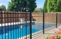 Clôtures pour piscines : normes de sécurité indispensables pour protéger vos proches