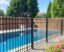 Clôtures pour piscines : normes de sécurité indispensables pour protéger vos proches