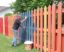 Pintar y teñir vallas: Guía completa para transformar tu jardín