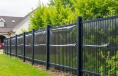 Les clôtures à l’épreuve des intempéries : guide complet pour un choix durable