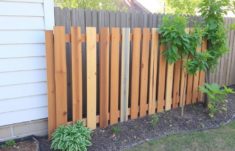DIY: Construye tu propia cerca con palets — DIY : construire sa propre clôture en palettes