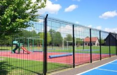 Clôtures para terrenos de juego y áreas deportivas: seguridad, diseño y durabilidad