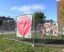 Vallas que cuentan historias: instalaciones artísticas efímeras con cercas