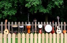Les clôtures musicales : des instruments de percussion que transforman el paisaje sonoro