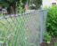 Cómo hacer desaparecer una valla de malla ciclónica con plantas: transforma tu jardín en privacidad viva