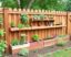 Transforma tu jardín: Cómo construir una cerca con maceteros y estantes integrados que encantará a tus vecinos