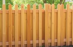 Guía completa de estilos de cercas de madera: desde el paletín hasta la privacidad