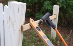 Cómo reparar un poste de valla que se inclina: guía práctica, sencilla y completa