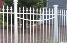 Aluminum Fences: Mimicking Iron Without the Maintenance — Cercas de aluminio que imitan el hierro sin las complicaciones