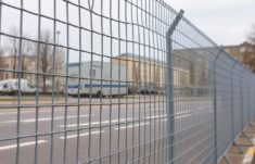 Les clôtures anti-émeutes: entre seguridad, ética y urbanismo — una mirada completa