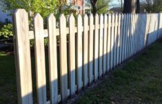 Pintura y barniz: cómo rejuvenecer una valla vieja y devolverle vida