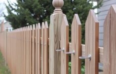 Как выбрать забор, который прослужит и не разорит: материалы, комплектующие и практические советы